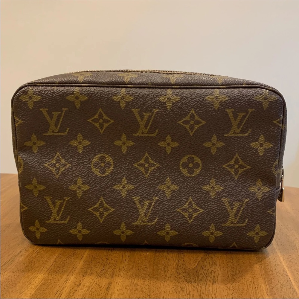 Authentic Louis Vuitton Trousse 23